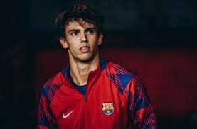 绝杀！绝杀！布克硬顶着卡鲁索的防守三分准绝杀雷霆